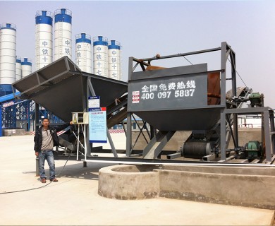 中鐵十七局鄭徐客專洗石機現(xiàn)場